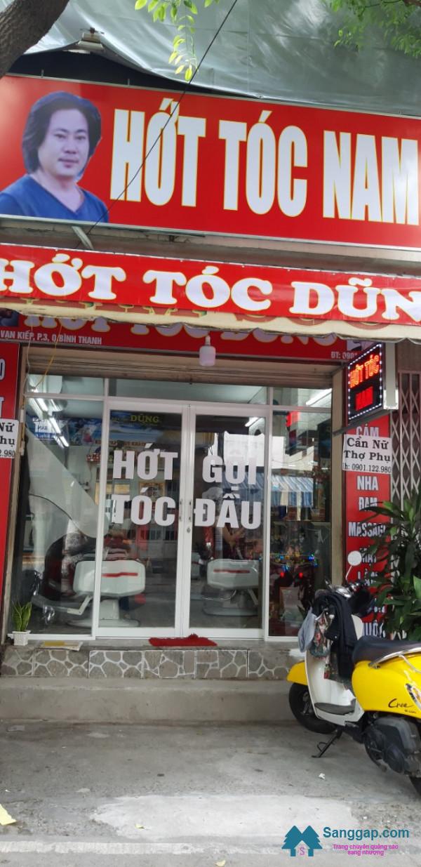 Sang tiệm tóc nằm mặt tiền đường Vạn Kiếp, phường 3, quận Bình Thạnh.