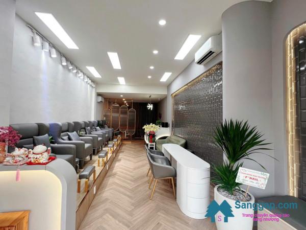 Sang Nhượng Tiệm Nail Ở Trung Tâm Quận Bình Thạnh