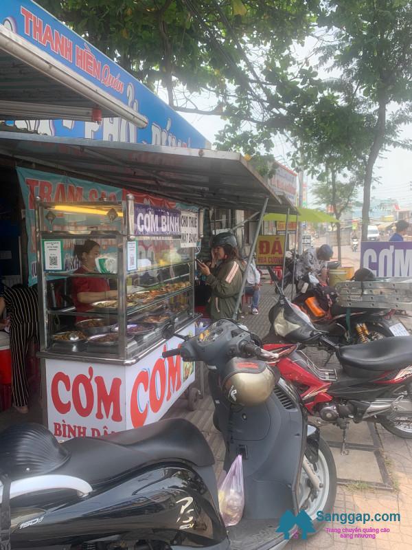 Sang quán cơm