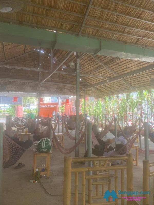 Sang quán cafe