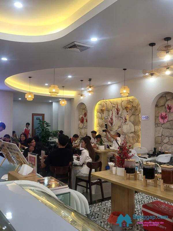 Sang nhà hàng