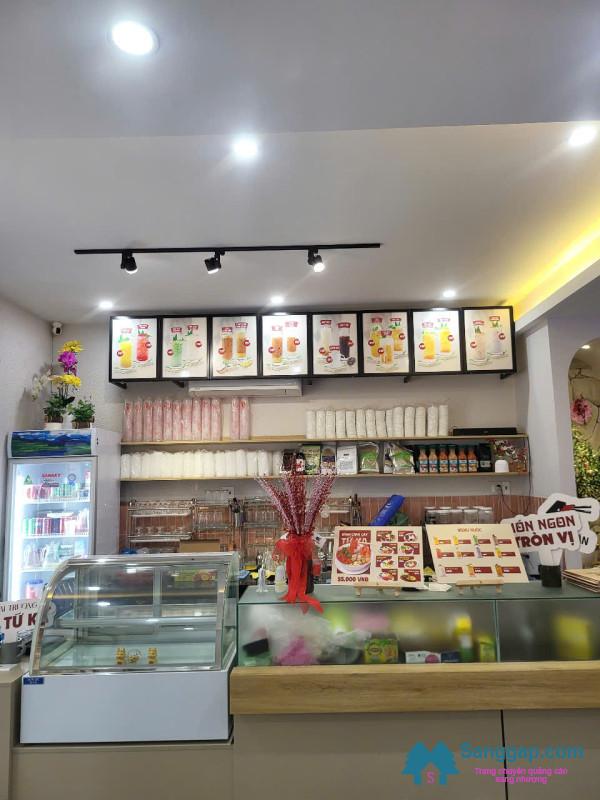 Sang nhà hàng