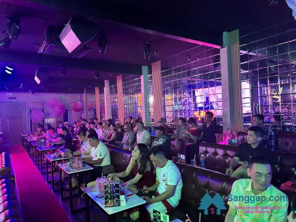 Sang quán cafe