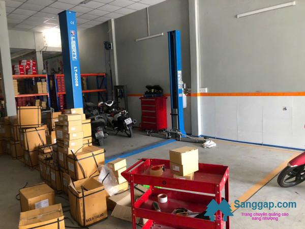 Sang tiệm rửa - sửa xe