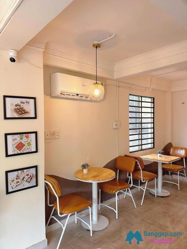 Sang quán cafe