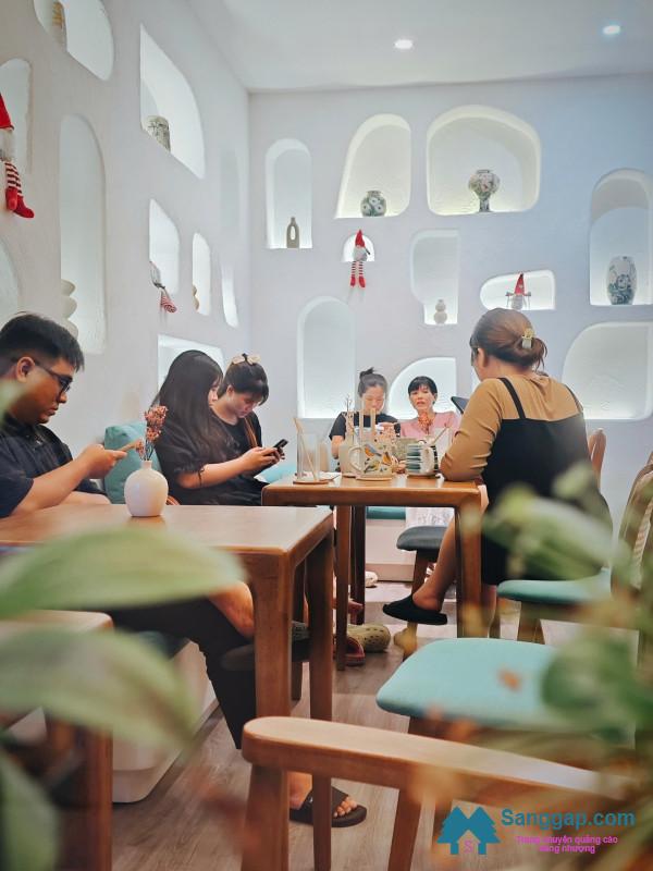 Sang quán cafe