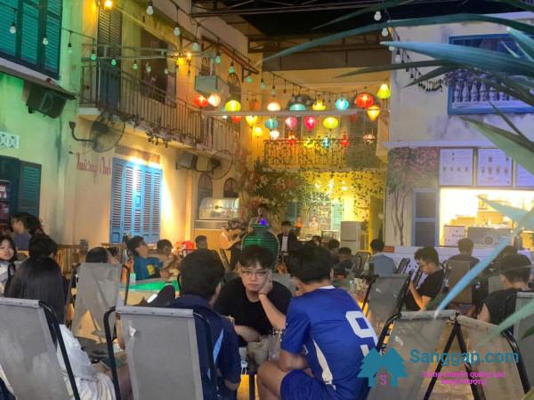 Sang quán cafe
