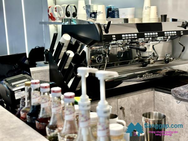 Sang quán cafe