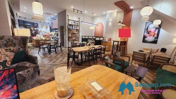 Sang quán cafe