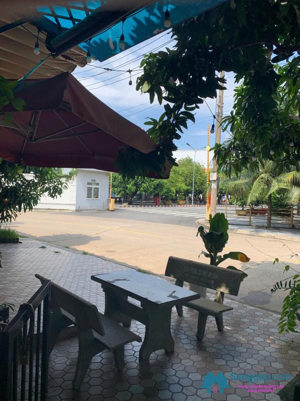 Sang quán cafe