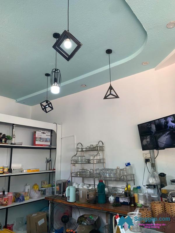 Sang quán cafe