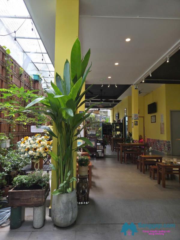 Sang quán cafe