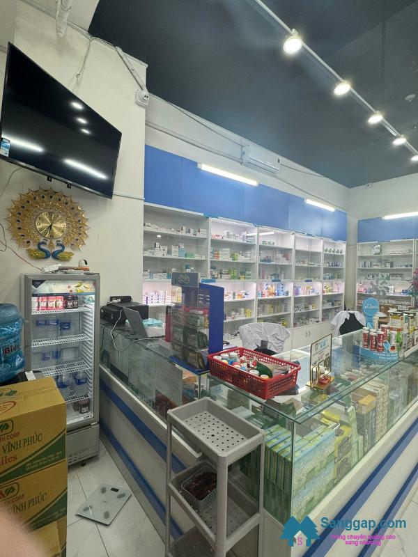 Sang nhà thuốc tây