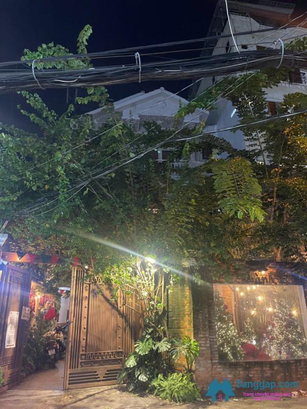 Sang Nhượng Quán Cà Phê Không Gian Trang Trí Giáng Sinh Ở Quận Phú Nhuận