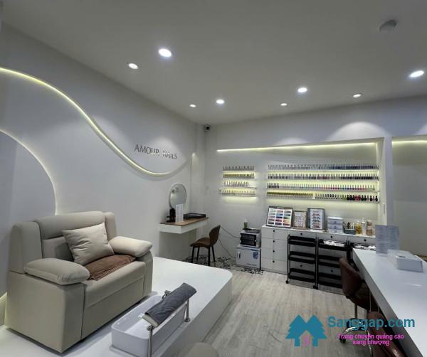 Sang tiệm tóc - nail