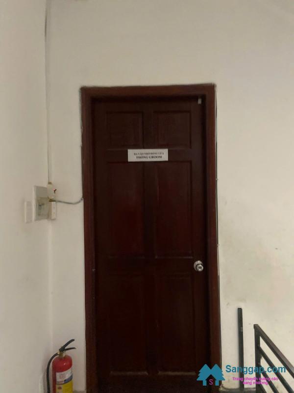 Sang cửa hàng thú nuôi