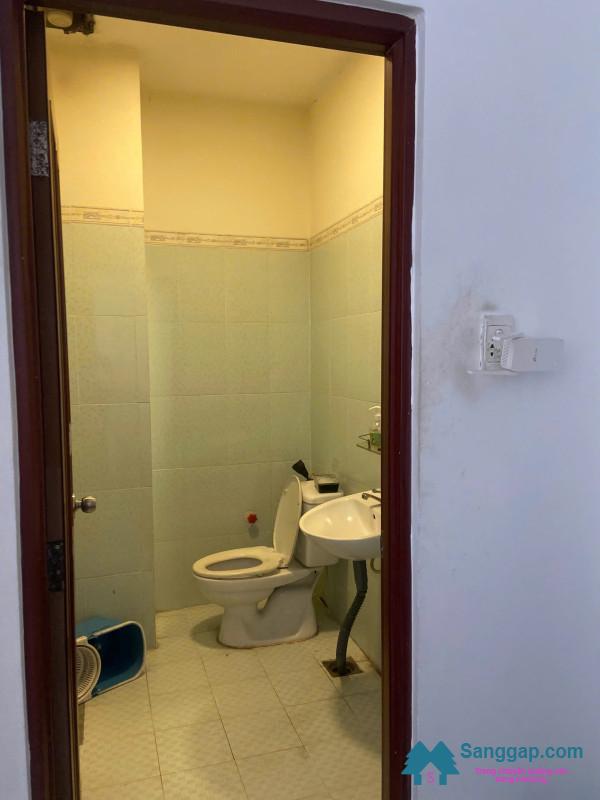 Sang cửa hàng thú nuôi