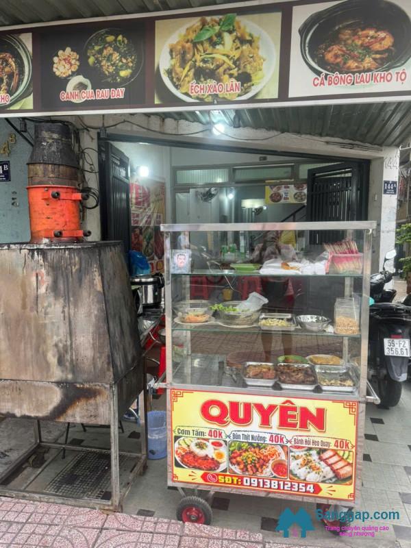 Sang quán cơm