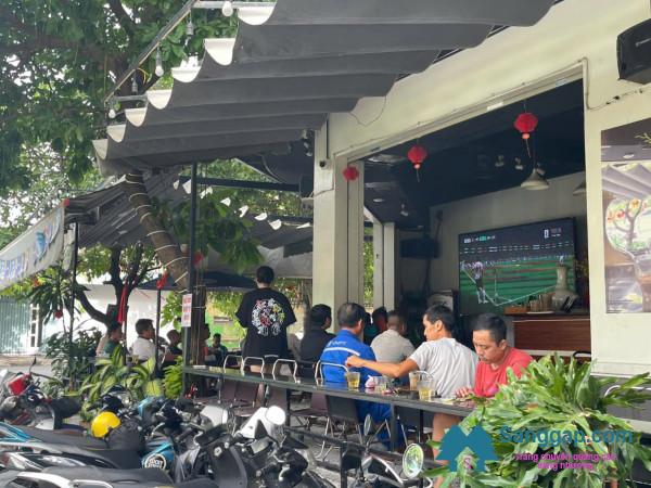 Sang quán cafe