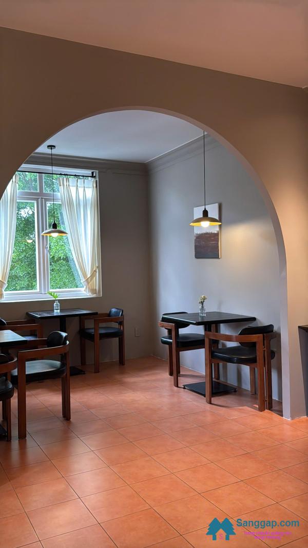 Sang quán cafe