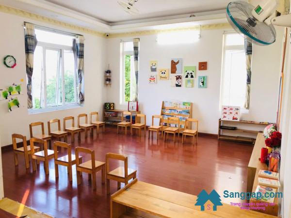 Sang trường mầm non