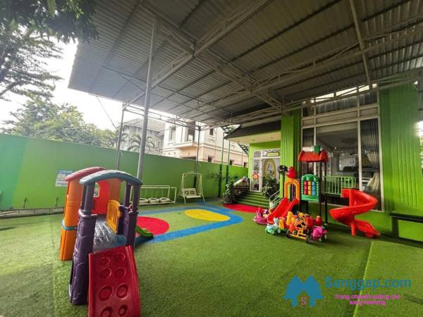 Sang trường mầm non