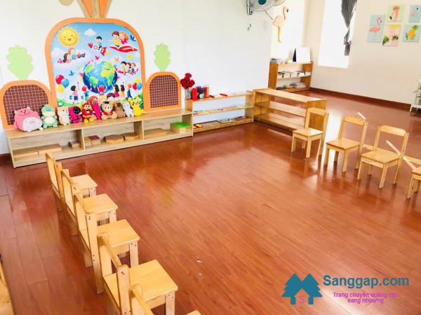 Sang trường mầm non