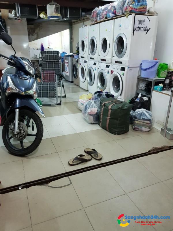 Sang tiệm giặt ủi
